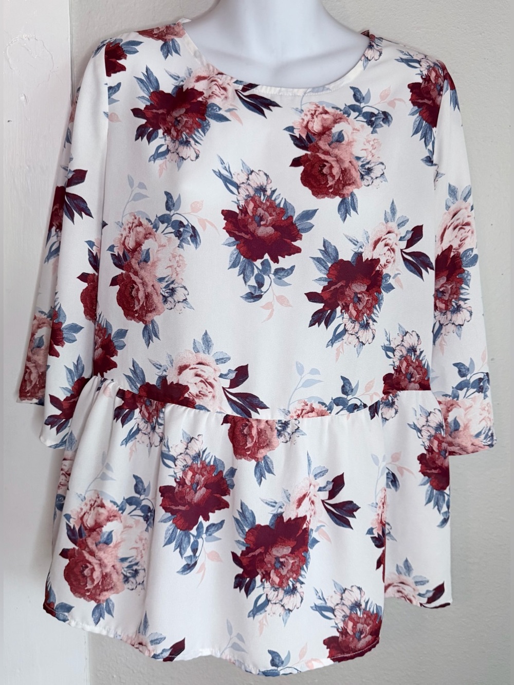 Faded Glory white red floral tunic blouse medium